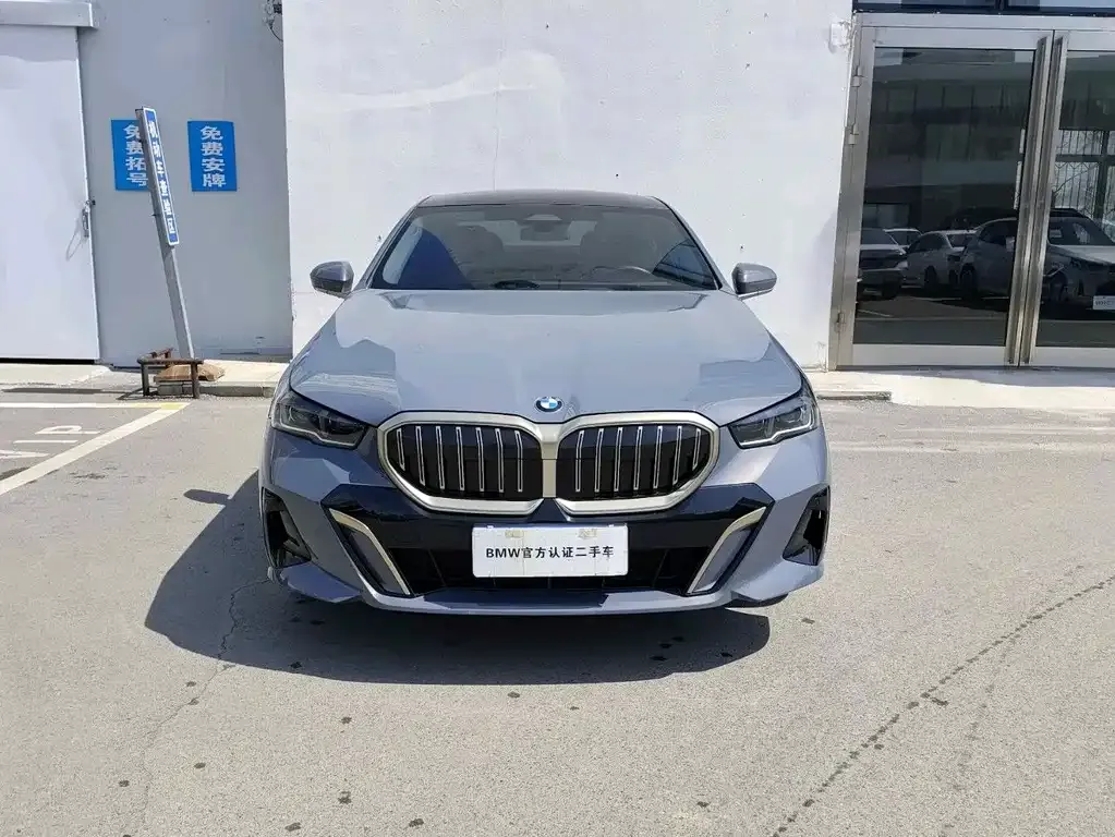 BMW 5 Series — фото 10