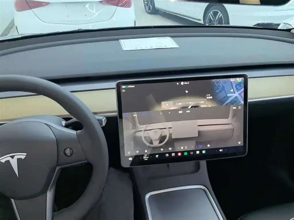 Tesla Model Y — фото 7