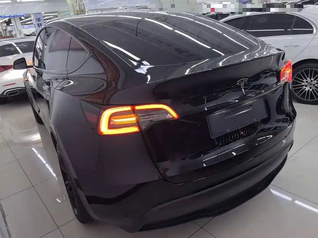 Tesla Model Y — фото 9