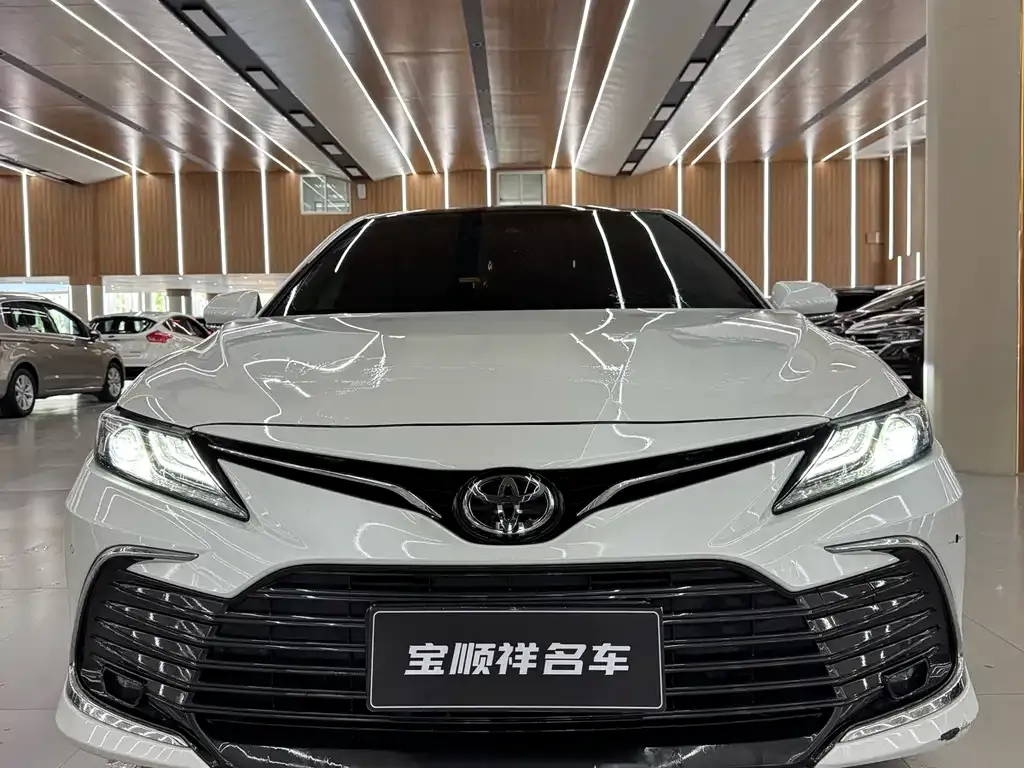 Toyota Camry — фото 8