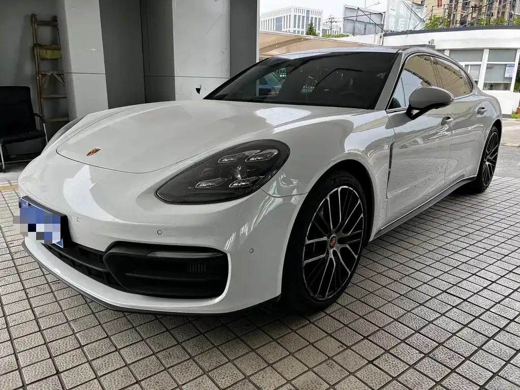 Porsche Panamera — фото 1
