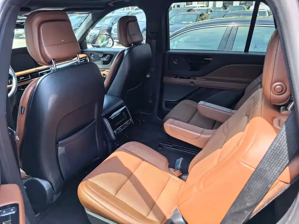 Lincoln Aviator — фото 10
