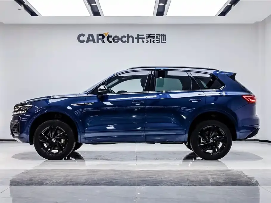 Volkswagen Touareg — фото 1