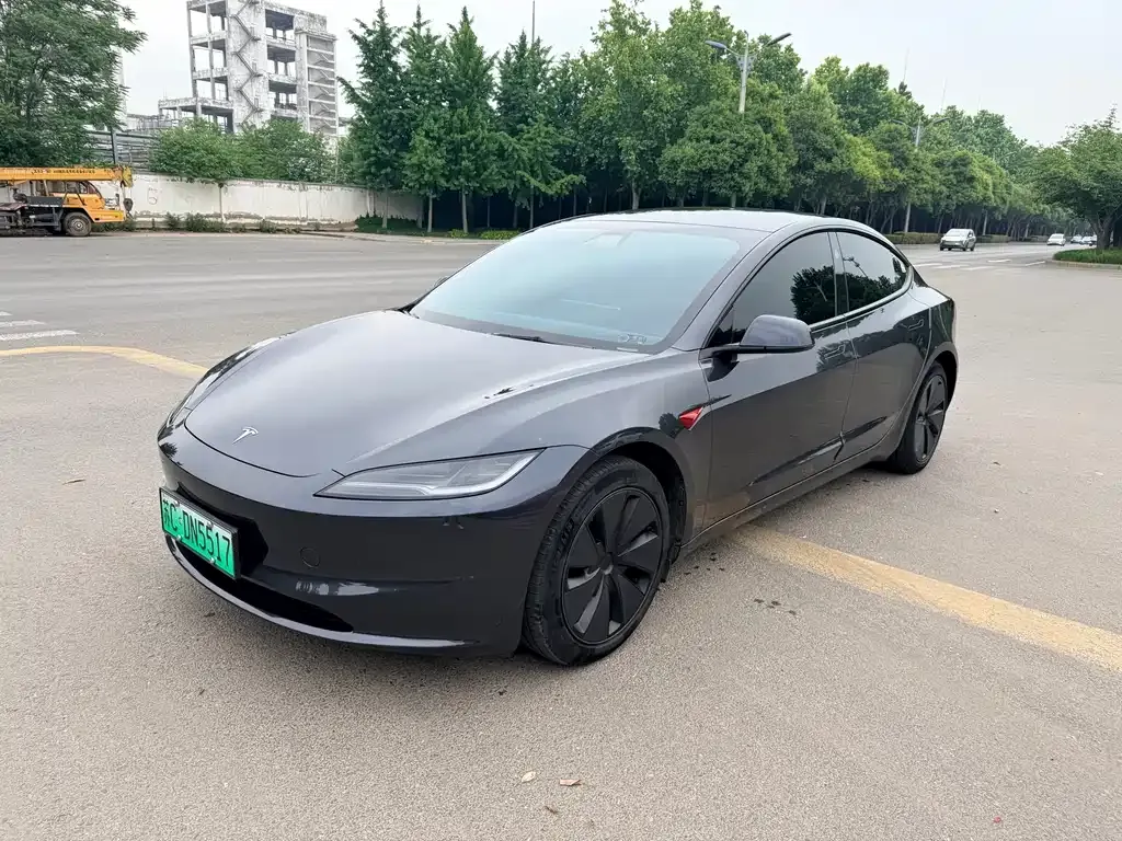Tesla Model 3 — фото 1