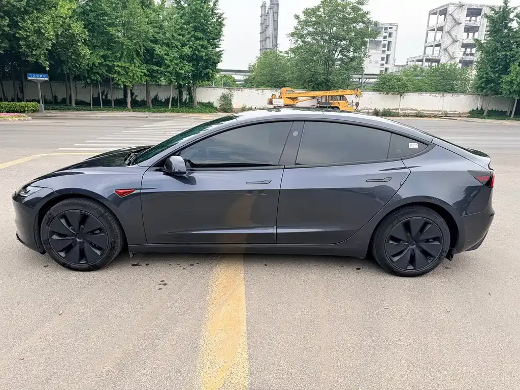 Tesla Model 3 — фото 7