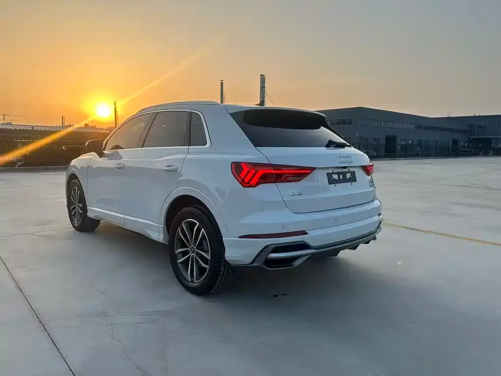 Audi Q3 — фото 10