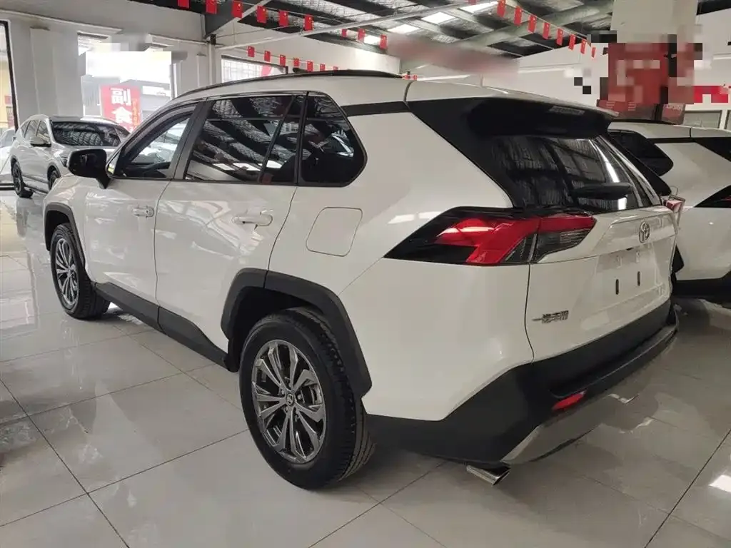 Toyota RAV4 — фото 9
