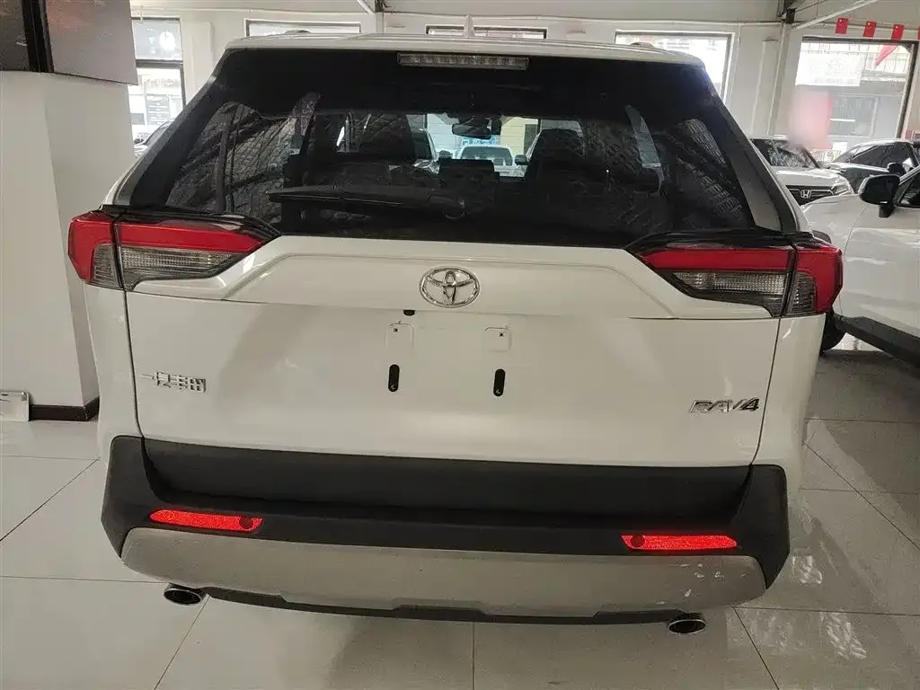 Toyota RAV4 — фото 4