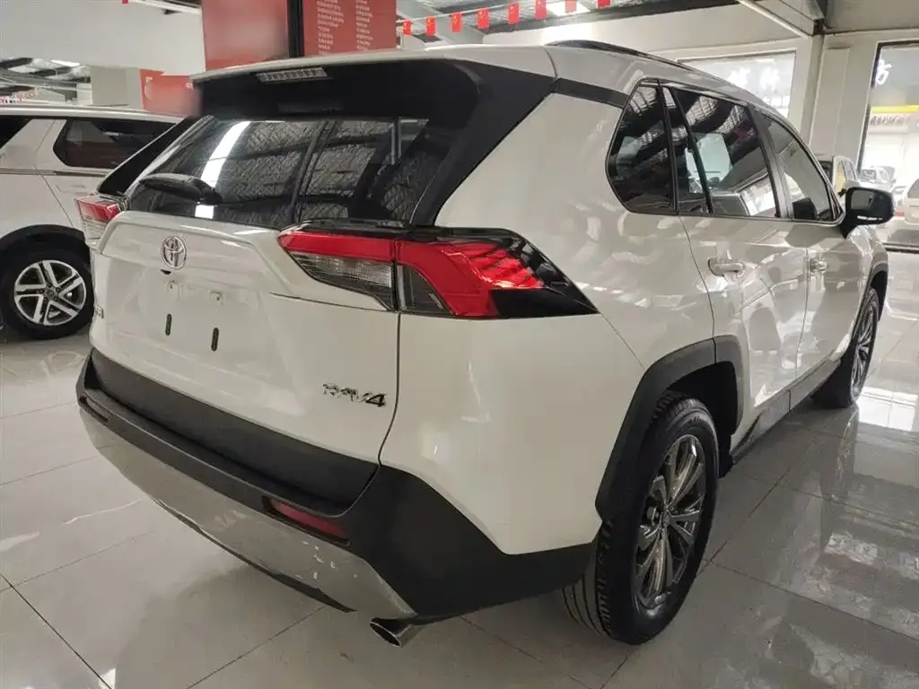 Toyota RAV4 — фото 5