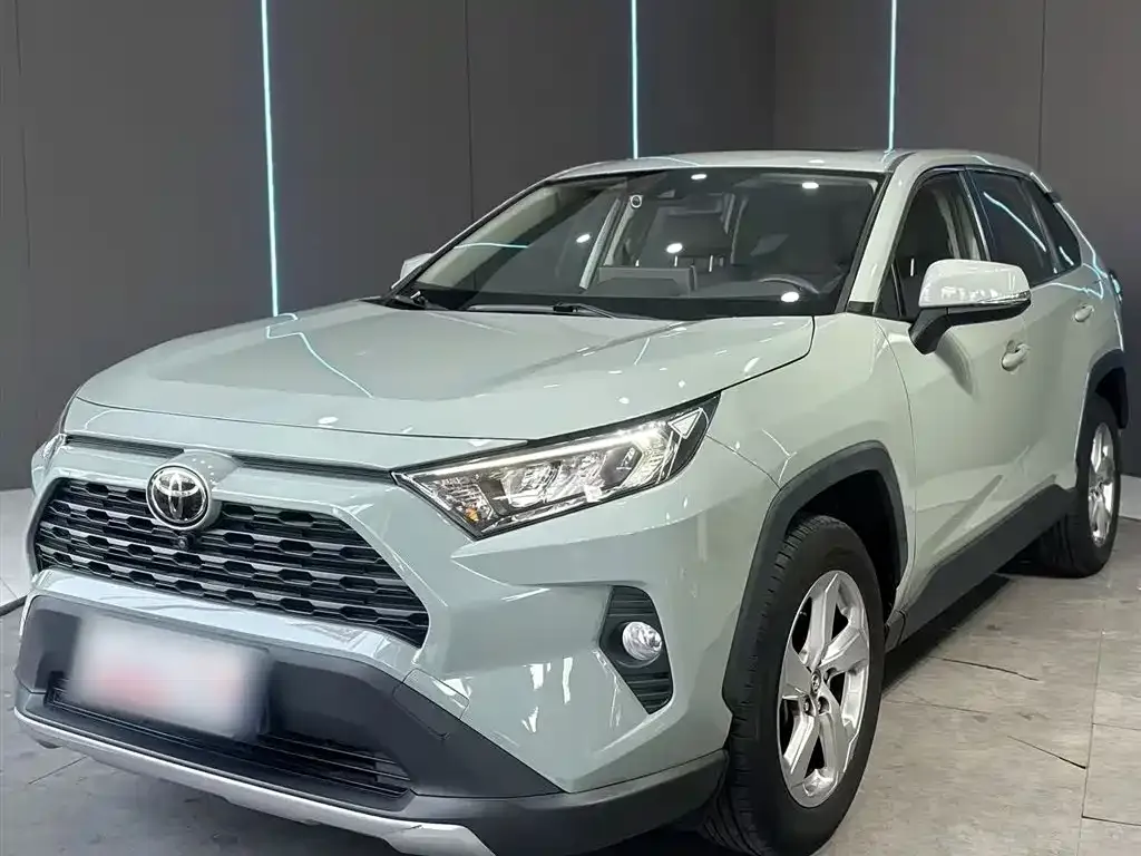 Toyota RAV4 — фото 1