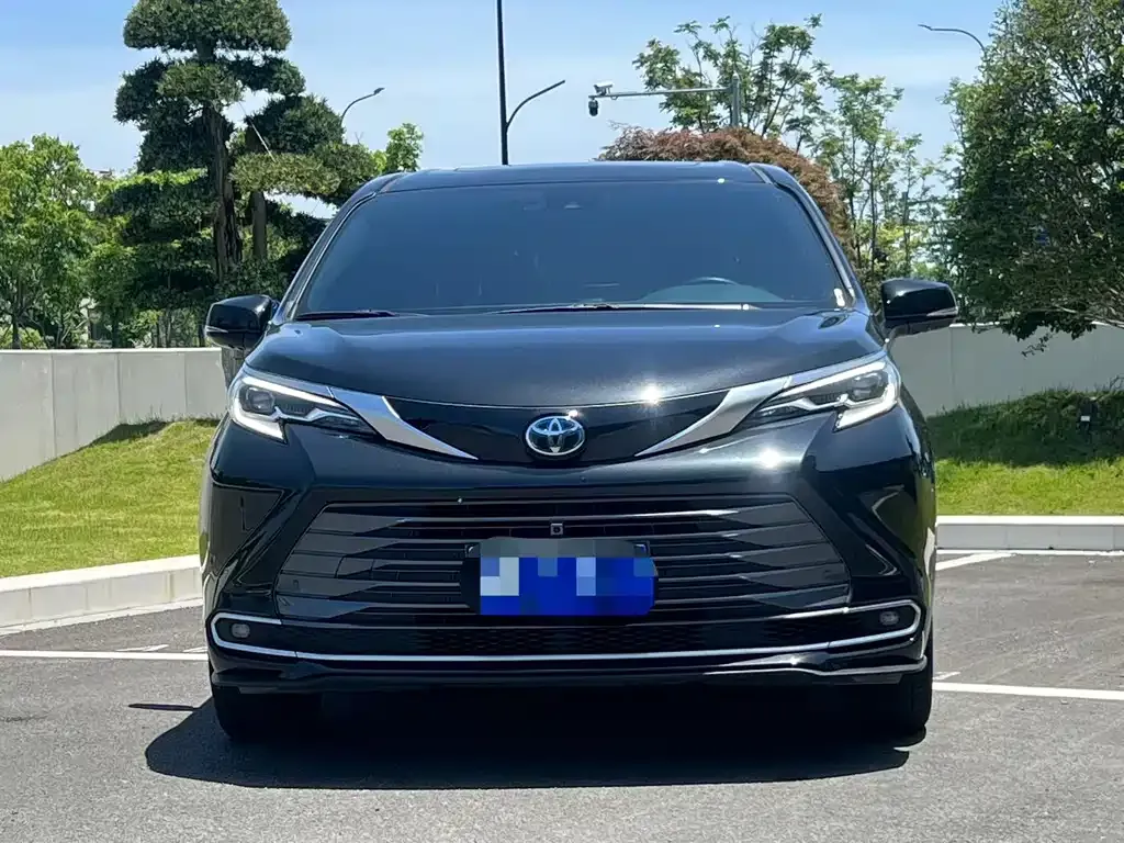 Toyota Sienna — фото 4