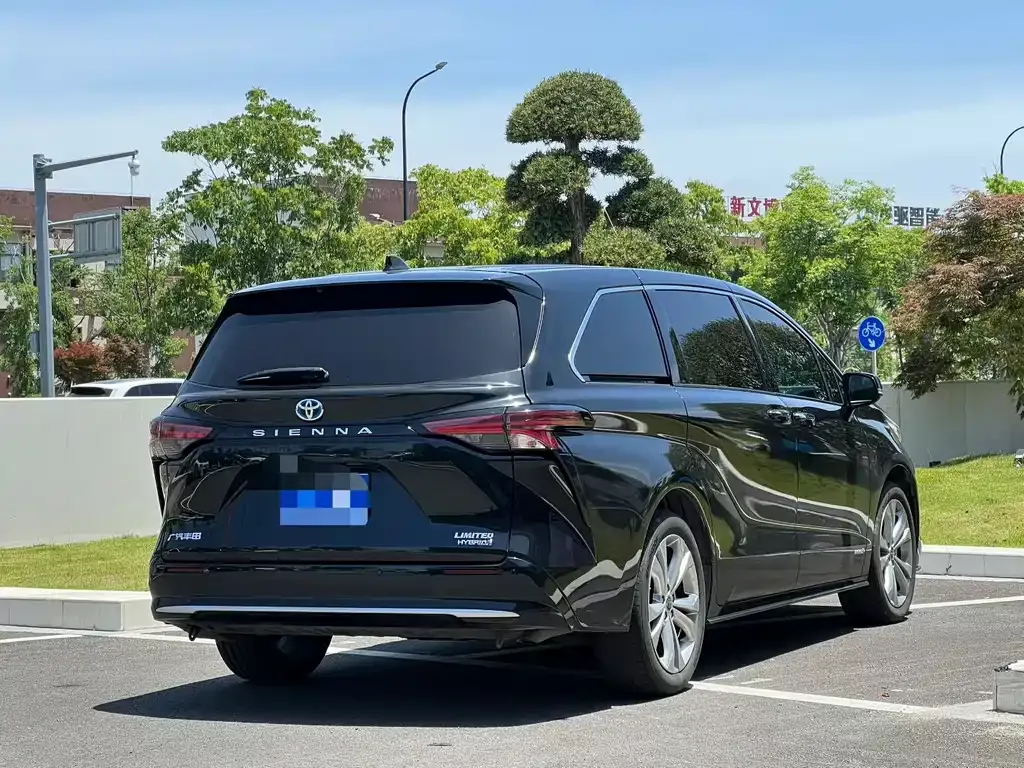Toyota Sienna — фото 9