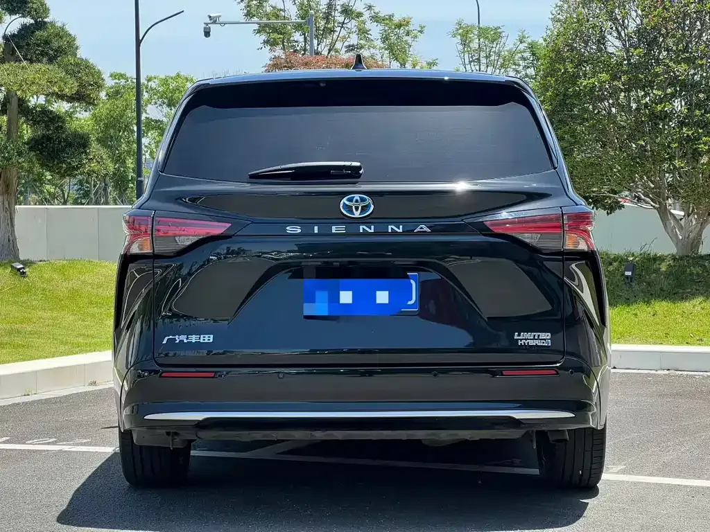Toyota Sienna — фото 8