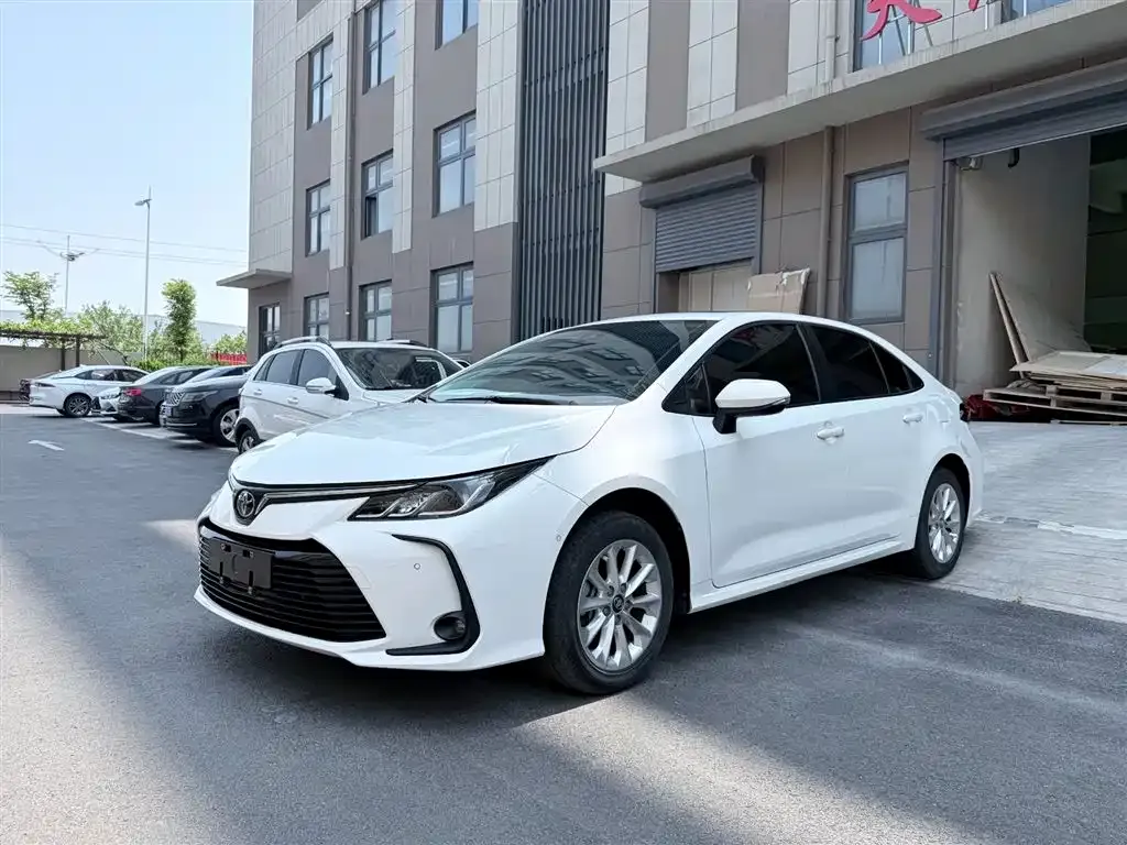 Toyota Corolla — фото 1