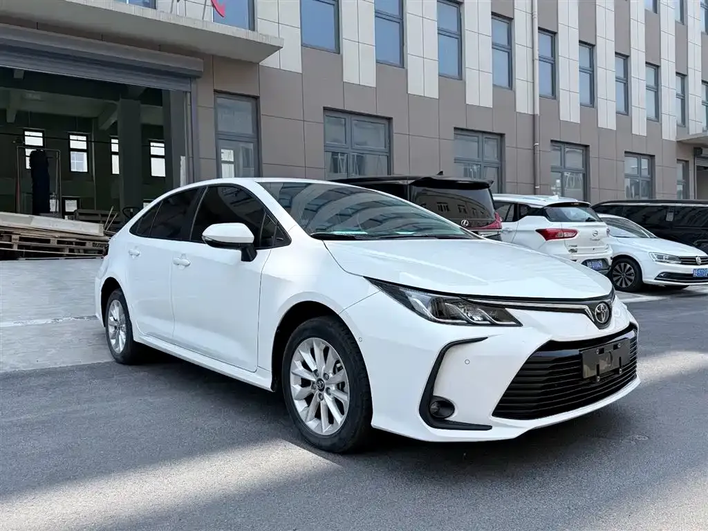 Toyota Corolla — фото 7