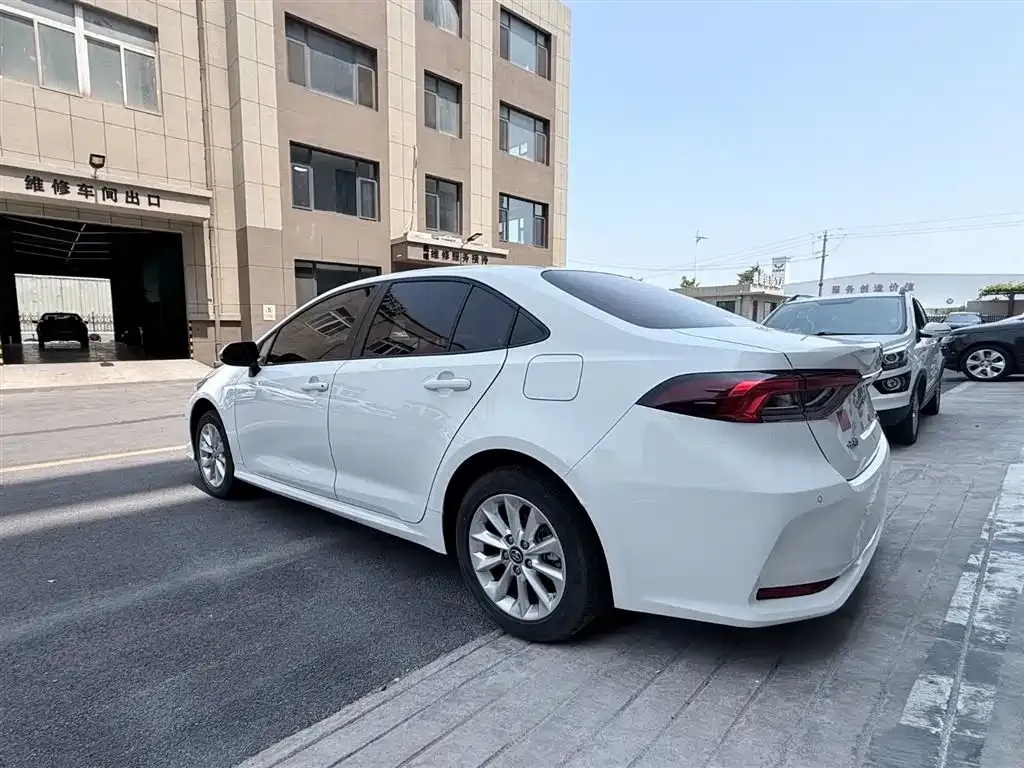 Toyota Corolla — фото 9