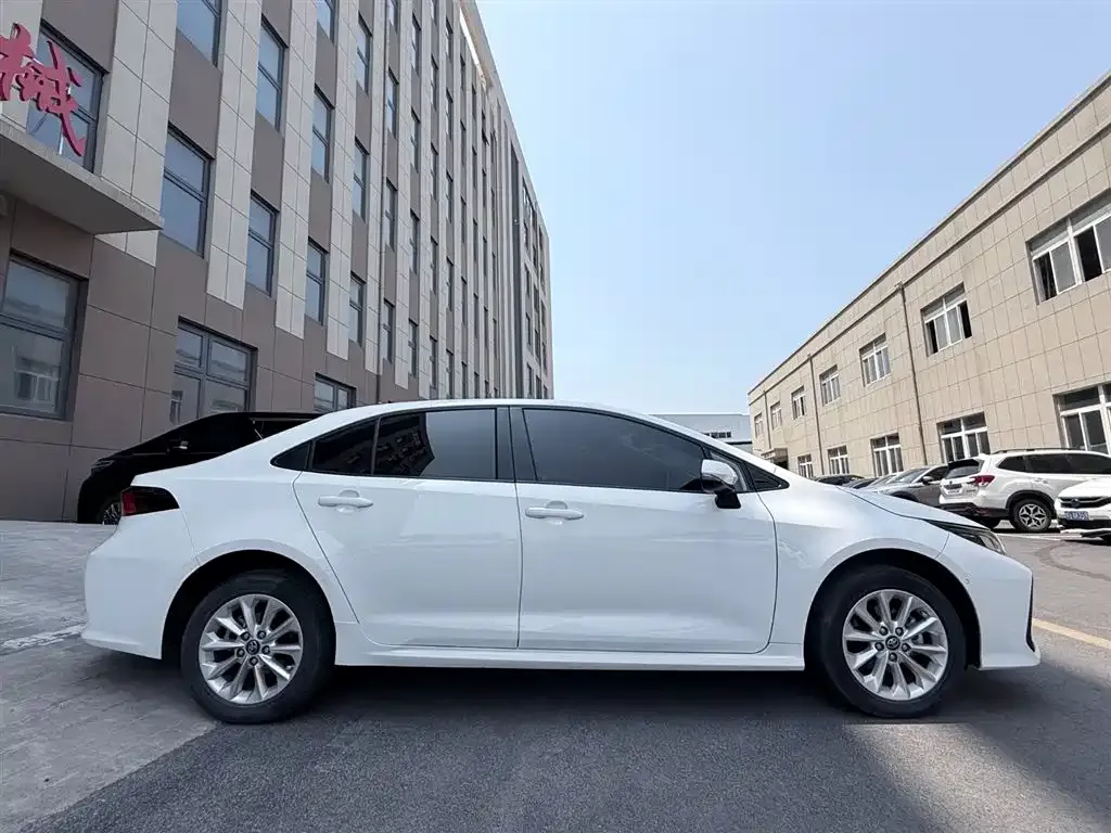 Toyota Corolla — фото 2