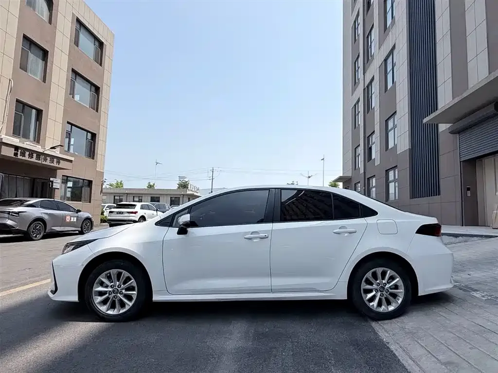 Toyota Corolla — фото 3