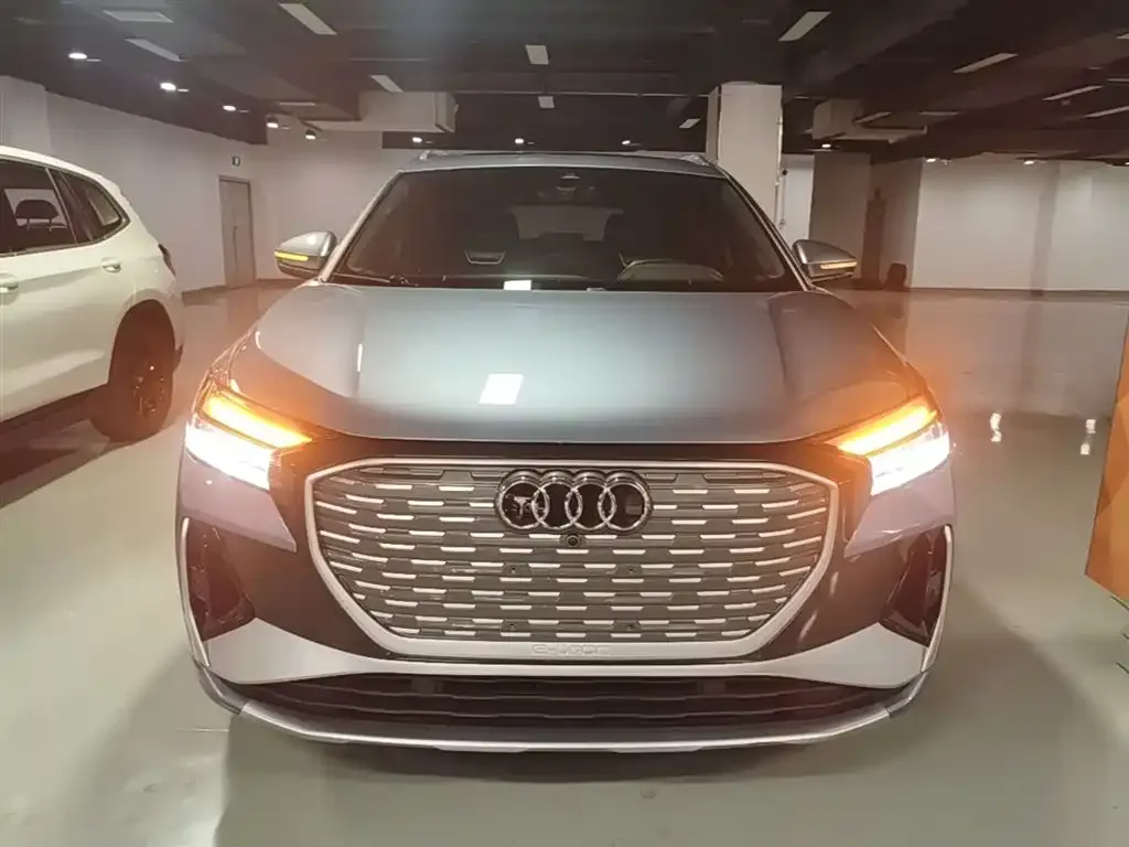 Audi Q4 e-tron — фото 4