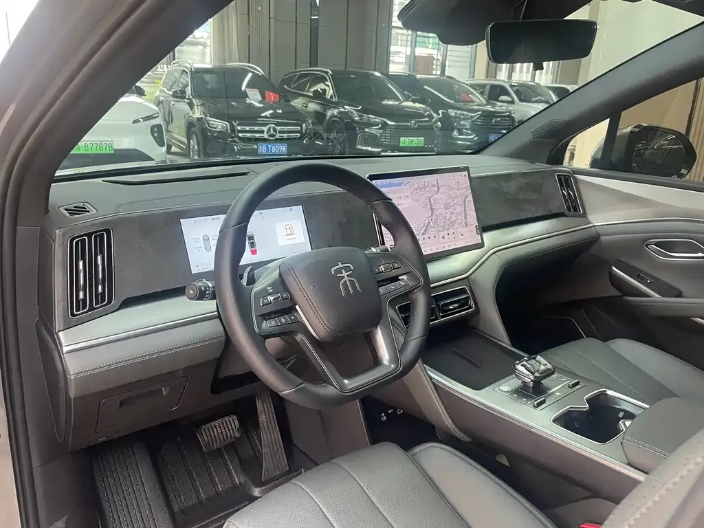 BYD L DM-i — фото 6