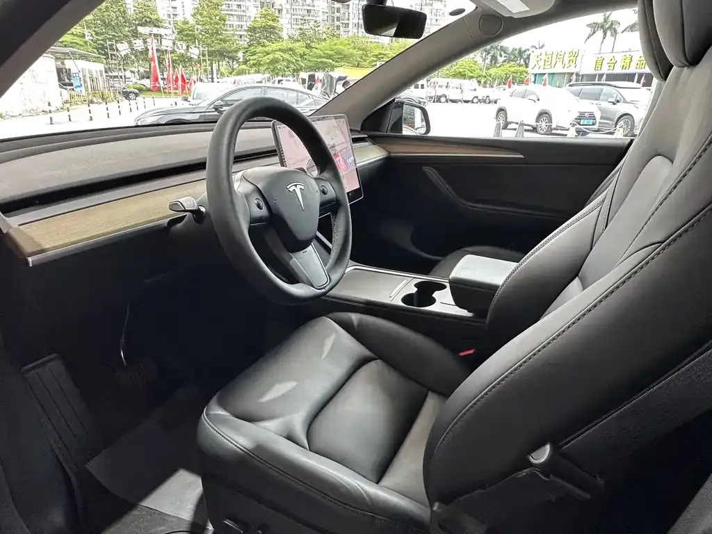 Tesla Model Y — фото 4