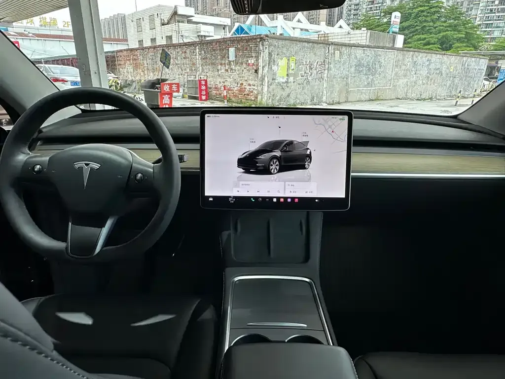 Tesla Model Y — фото 3
