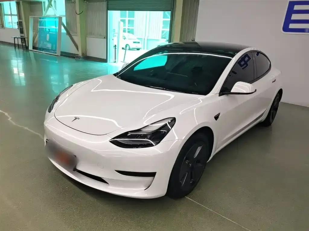 Tesla Model 3 — фото 10