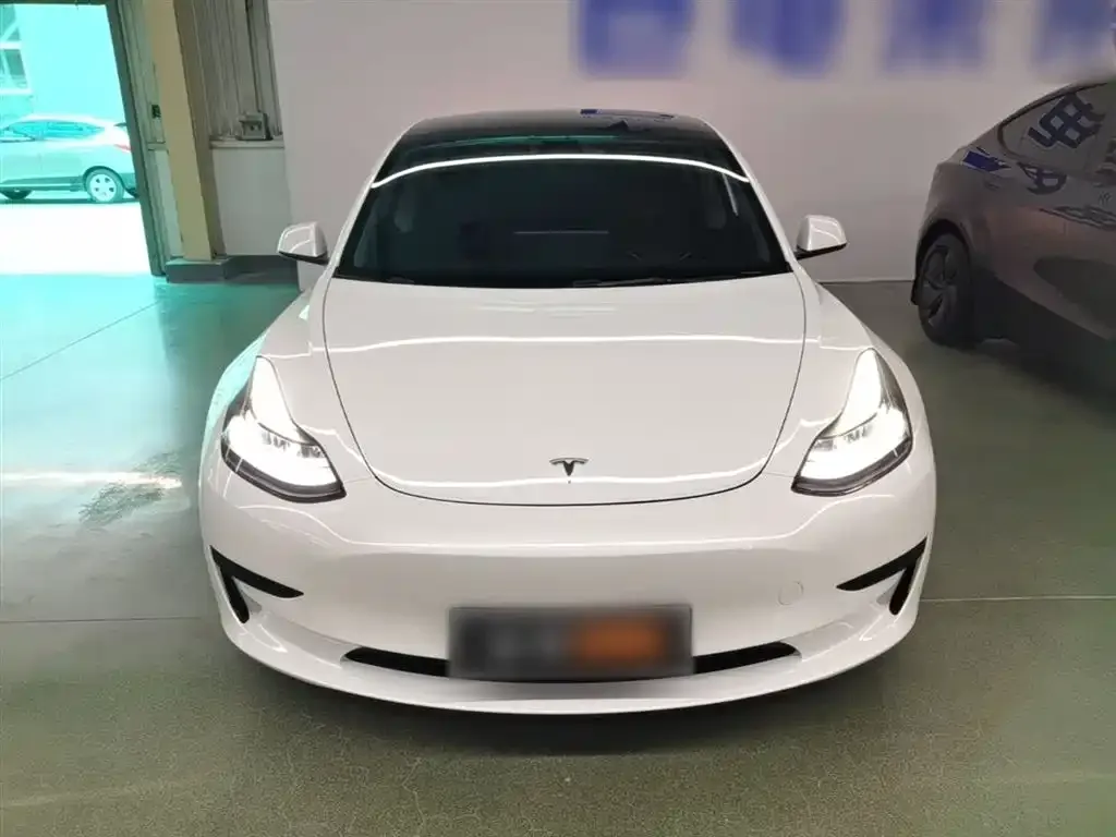 Tesla Model 3 — фото 4