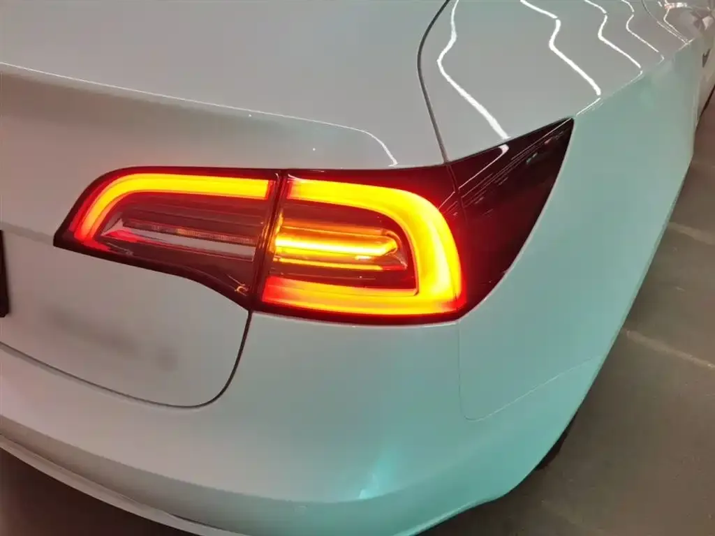 Tesla Model 3 — фото 2