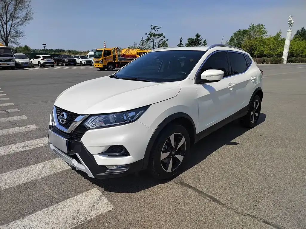 Nissan Qashqai — фото 1