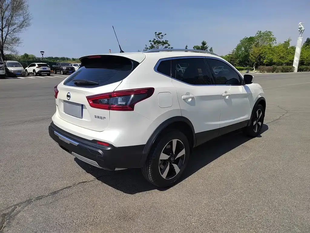 Nissan Qashqai — фото 8
