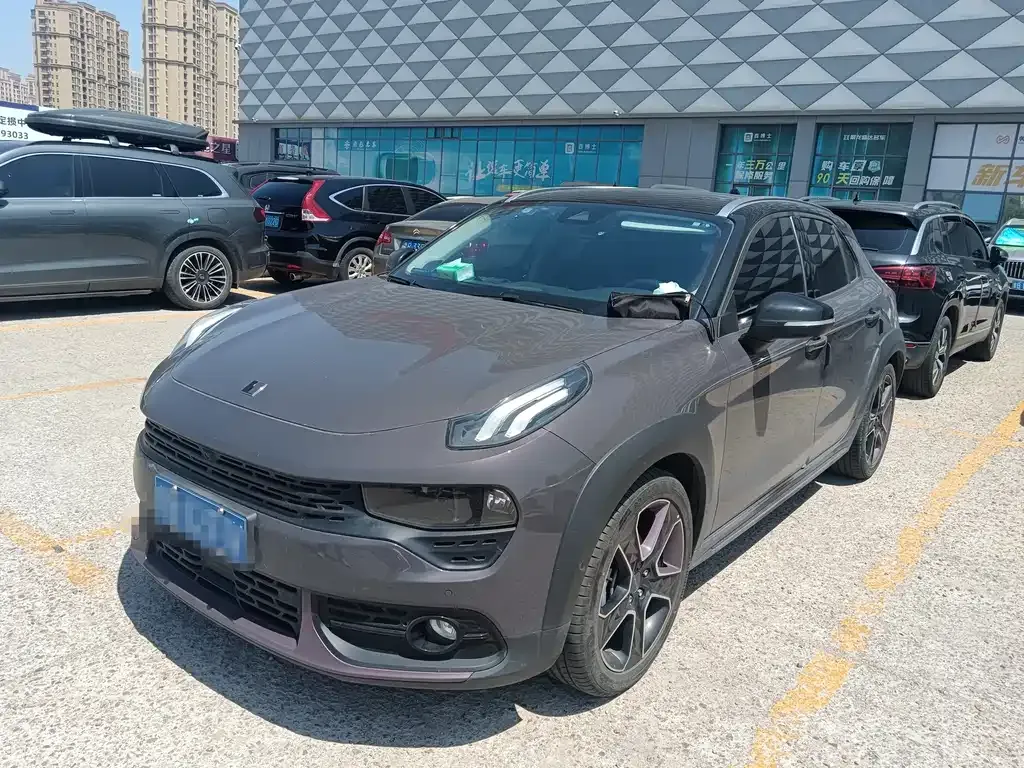 Lynk & Co 02