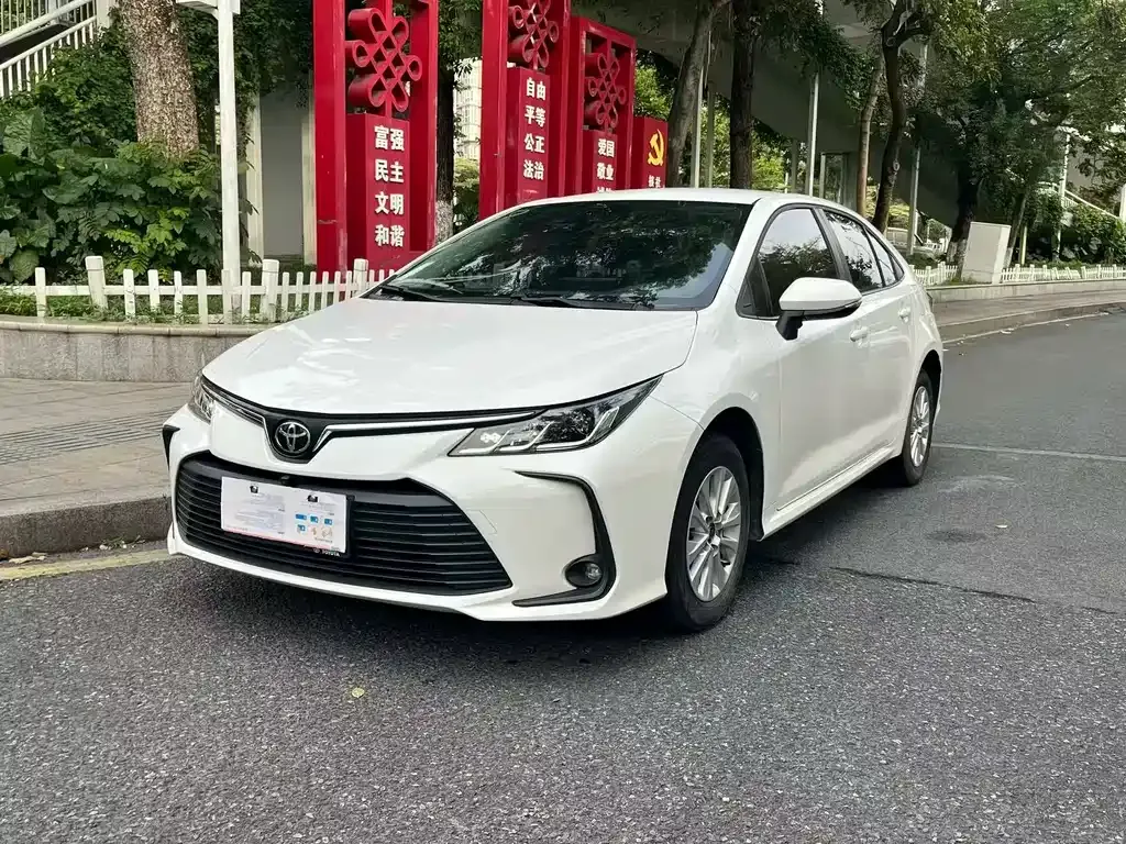 Toyota Corolla — фото 1