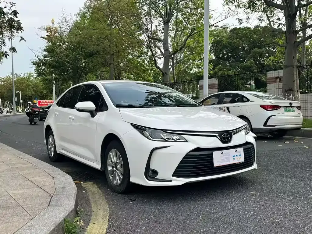 Toyota Corolla — фото 8