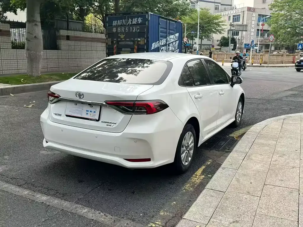 Toyota Corolla — фото 5