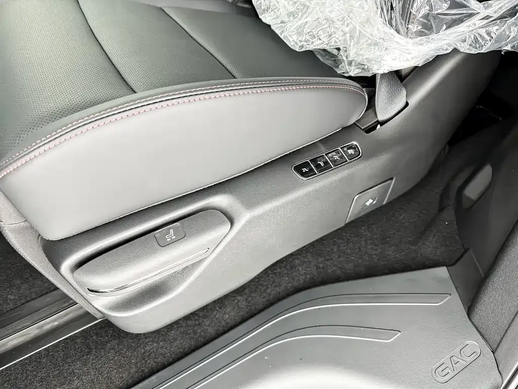 GAC Motor E8 Hybrid — фото 10