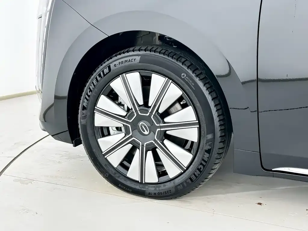 GAC Motor E8 Hybrid — фото 7