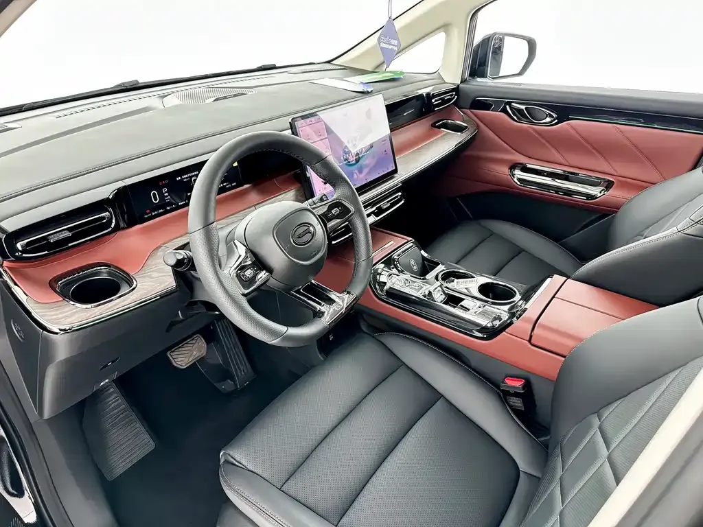GAC Motor E8 Hybrid — фото 4