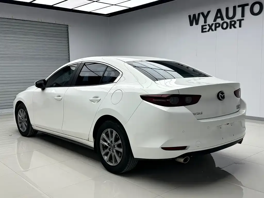 Mazda 3 Axela — фото 9