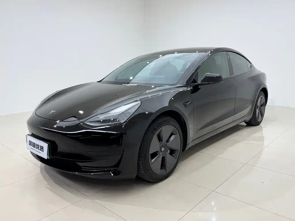 Tesla Model 3 — фото 1