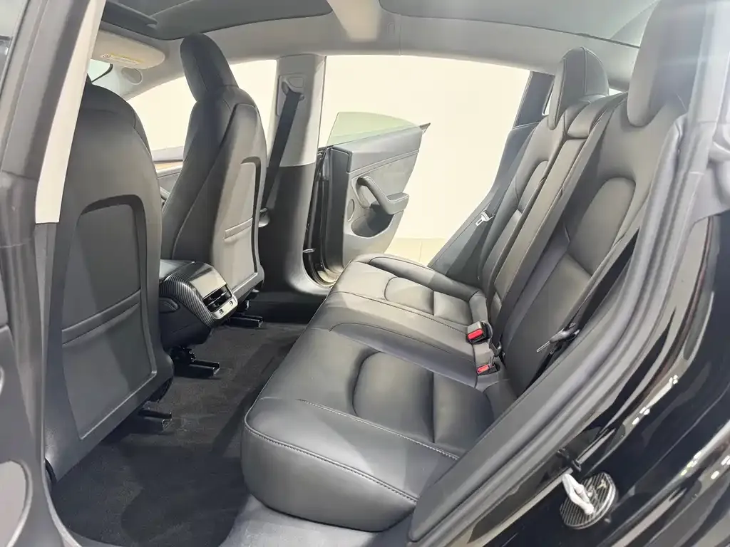 Tesla Model 3 — фото 10
