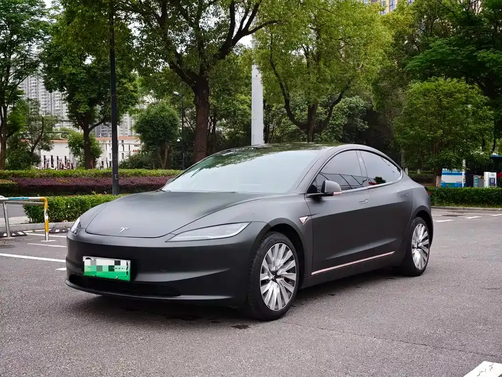 Tesla Model 3 — фото 1