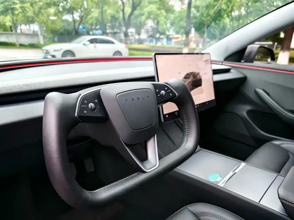 Tesla Model 3 — фото 3