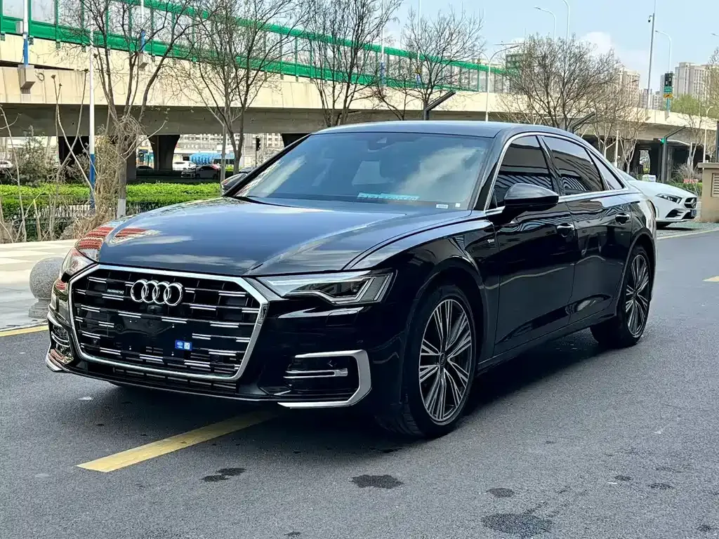 Audi A6L — фото 1