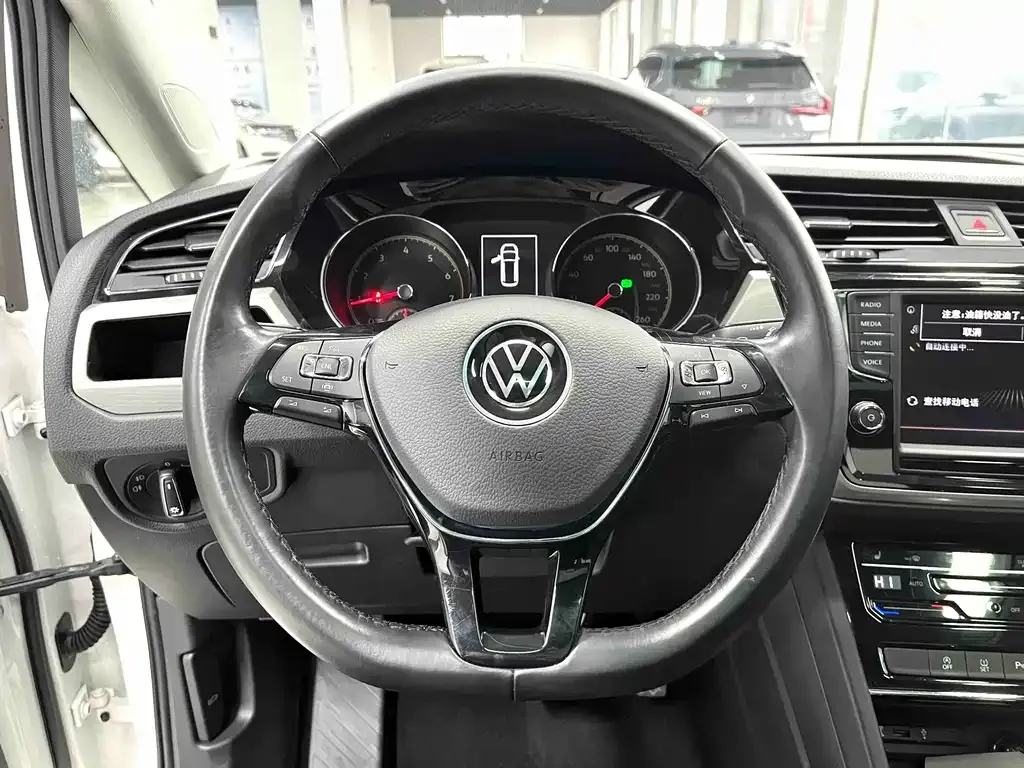 Volkswagen Touran 2022 из CN, фото 5