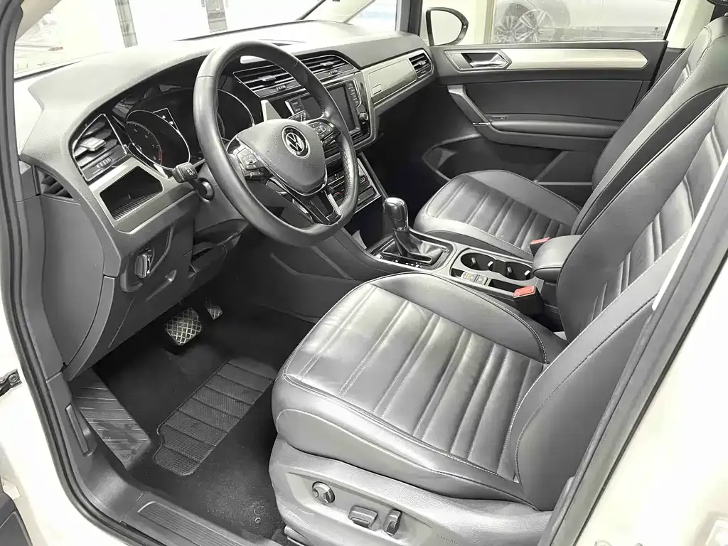 Volkswagen Touran 2022 из CN, фото 3