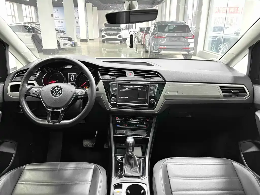 Volkswagen Touran 2022 из CN, фото 4