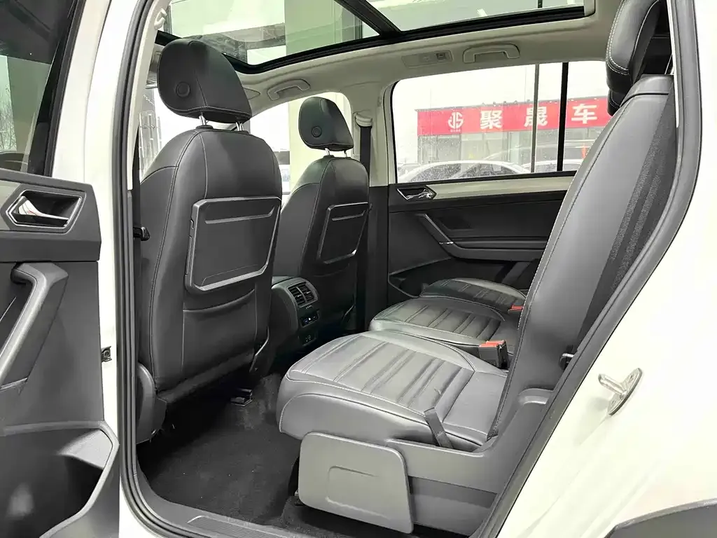 Volkswagen Touran 2022 из CN, фото 8