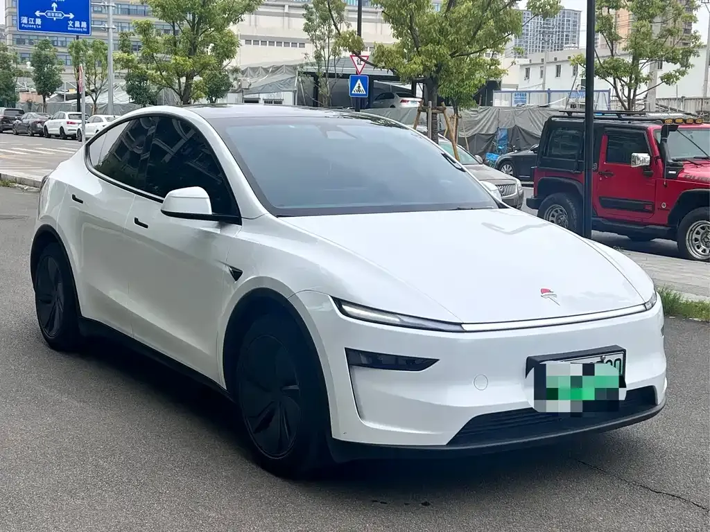 Tesla Model Y — фото 7