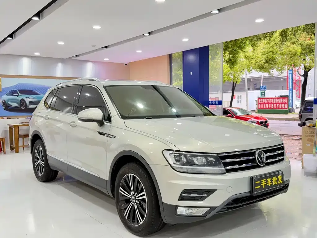 Volkswagen Tiguan L — фото 7